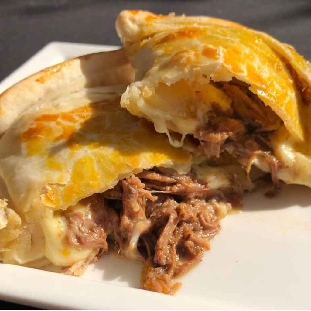 Empanada mechada queso